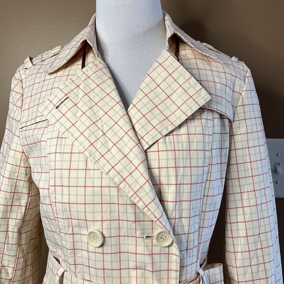 Express Cream Background with Deep and Pale Pink Ckecks. Coat - Picture 2 of 8